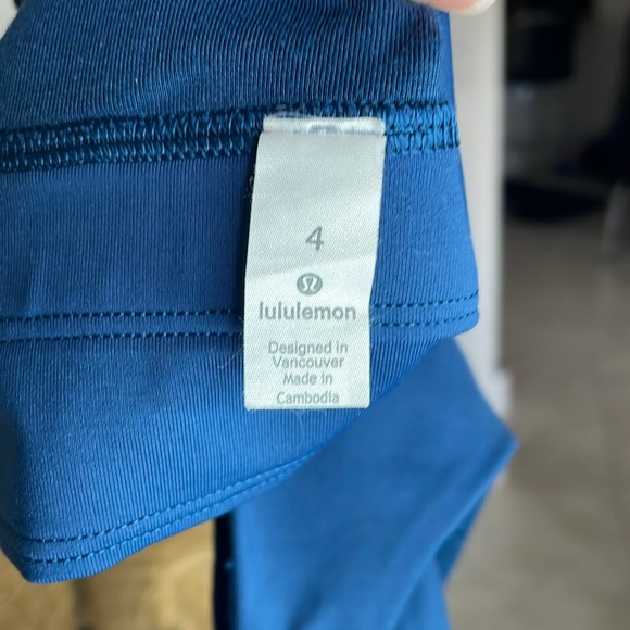 Lululemon sports bra size 4 - Picture 3 of 3